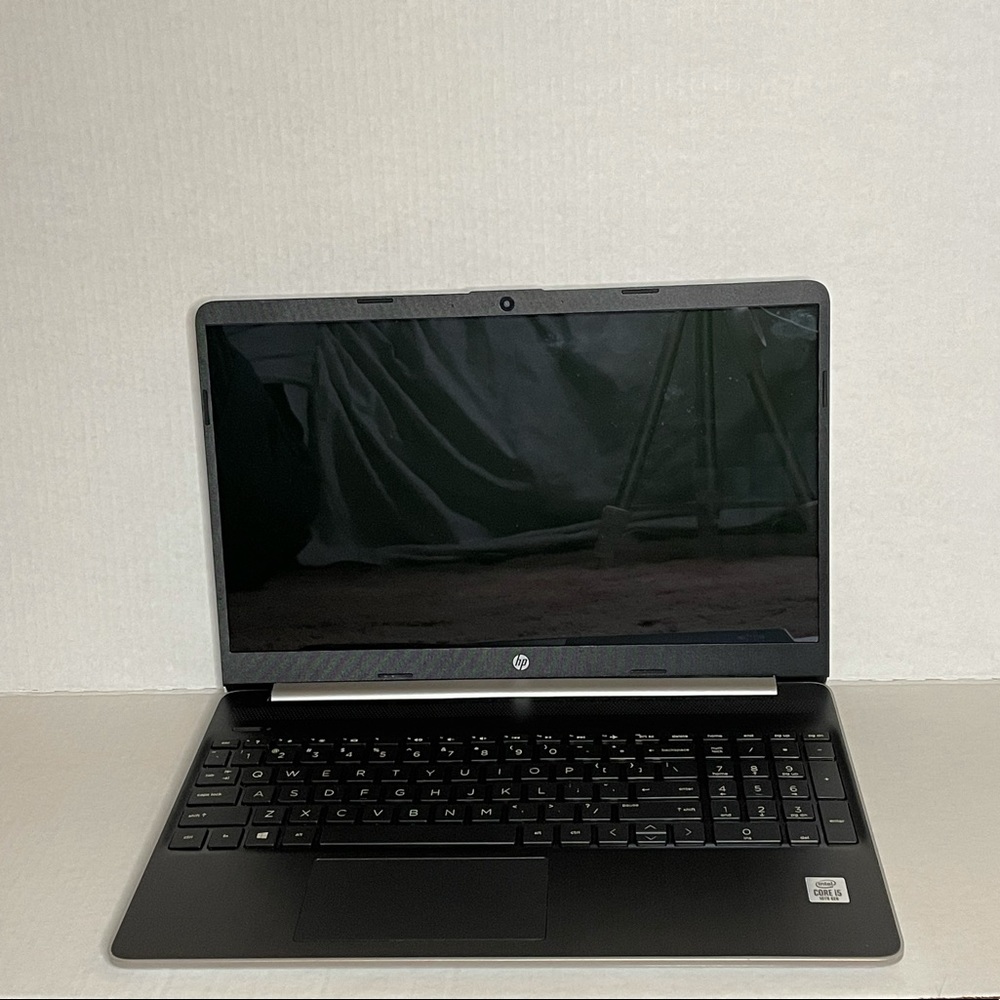 HP 15-DY1023DX 15.6 inch (256GB, Intel Core i5 10th Gen., 1.00 GHz, 12gb RAM)